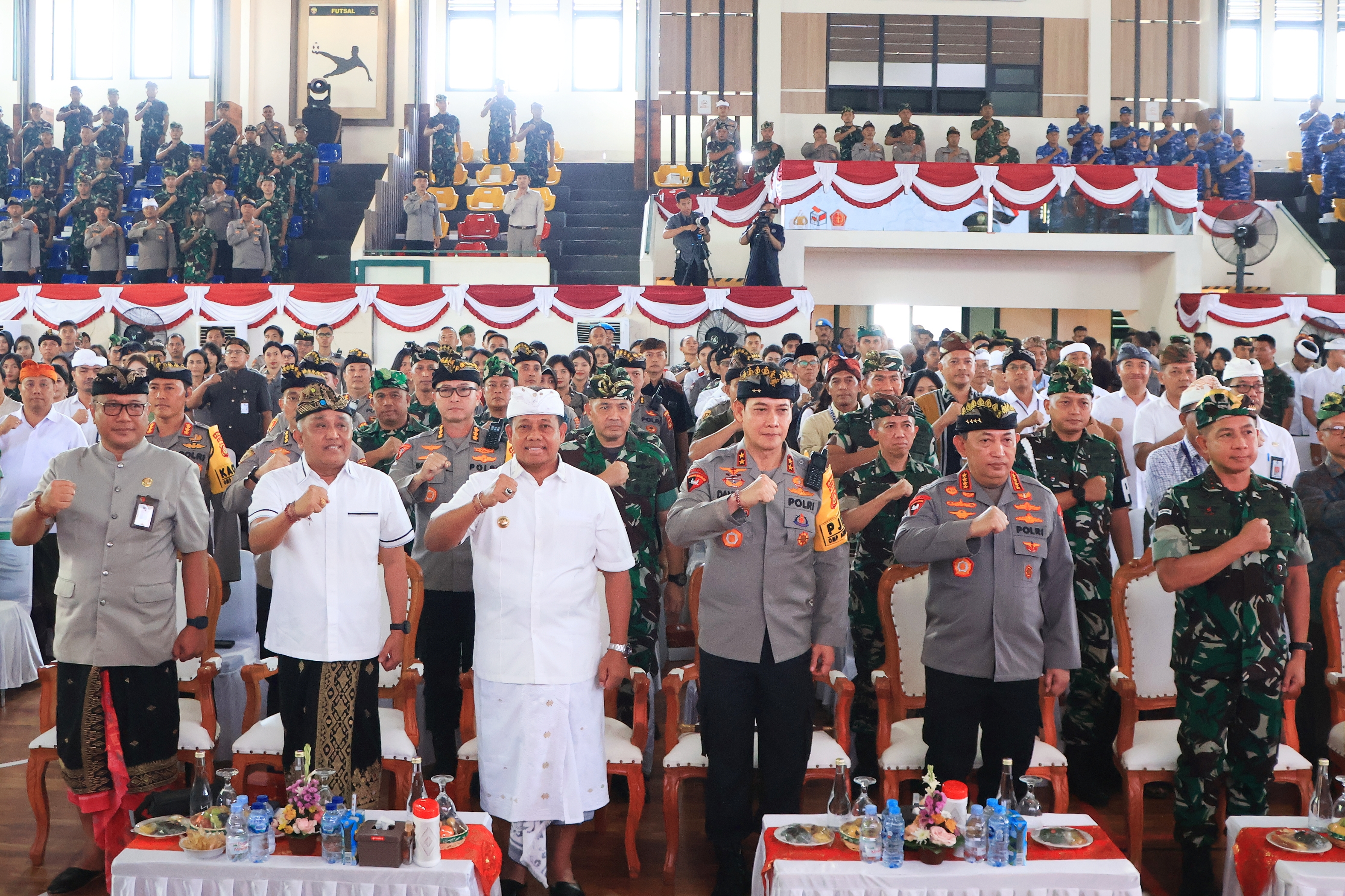 TNI, POLRI, dan Masyarakat Bali Gelar Doa Bersama Lintas Agama untuk Sukseskan Pilkada Serentak  